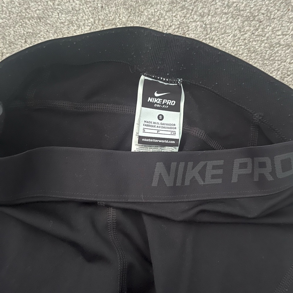 Black Nike pro leggings